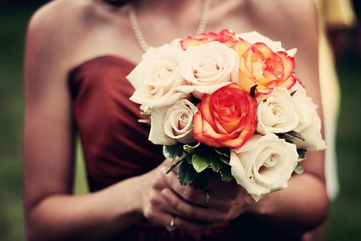 Learn how to make beautiful flower arrangements for all occasions.